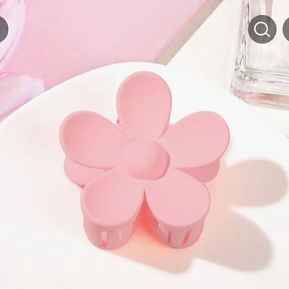 Pink flower Claw Clip  NWT - Picture 1 of 4